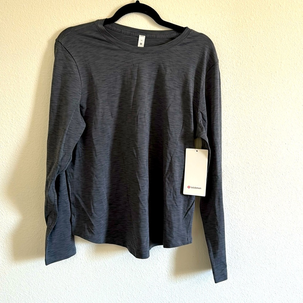 Lululemon. Love long sleeve. Size 10. Tags on
